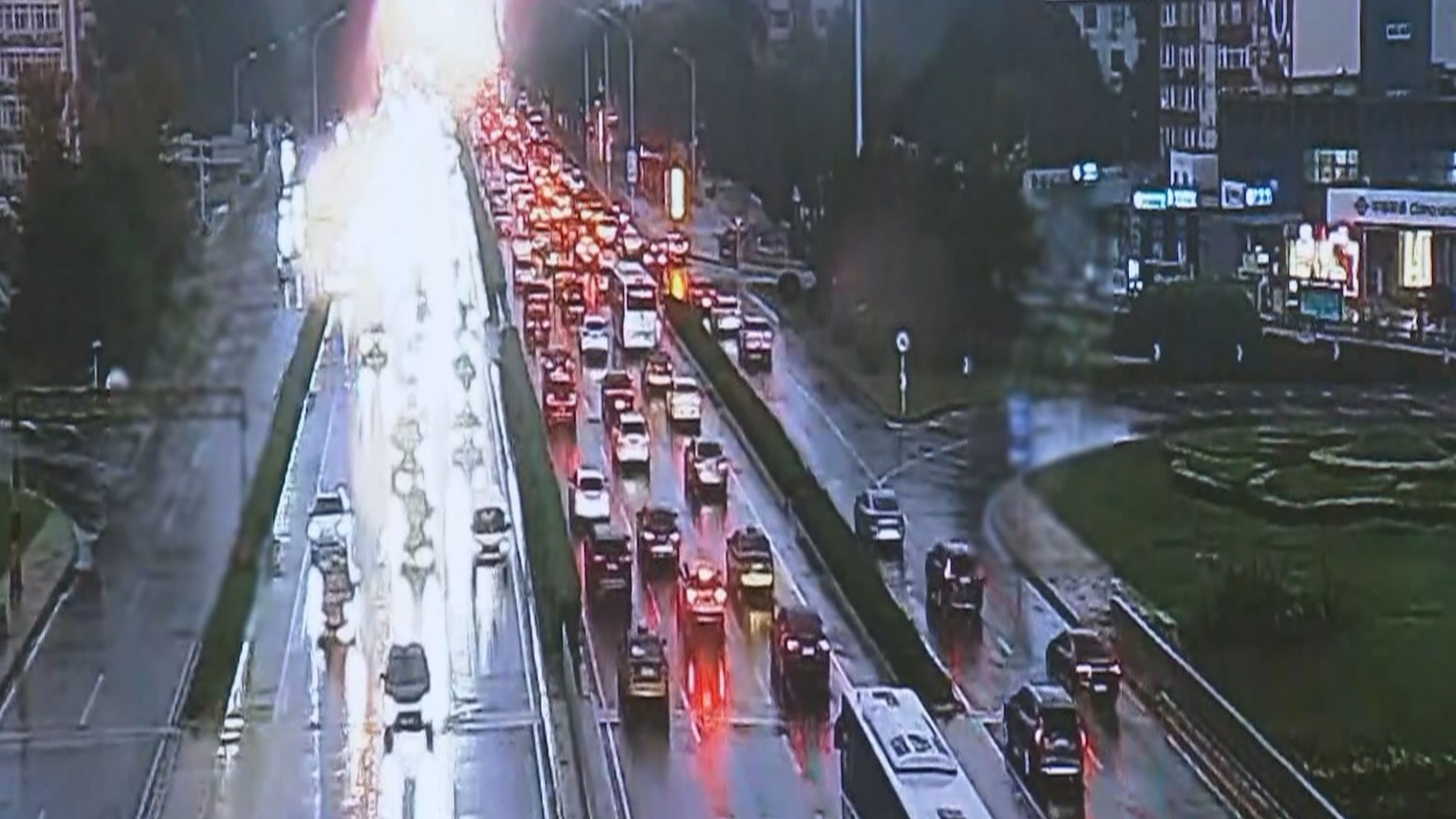 降雨天气叠加返程高峰路网压力大 降雨将影响10月9日早高峰 降雨天气叠加返程高峰路网压力大 降雨将影响10月9日早高峰