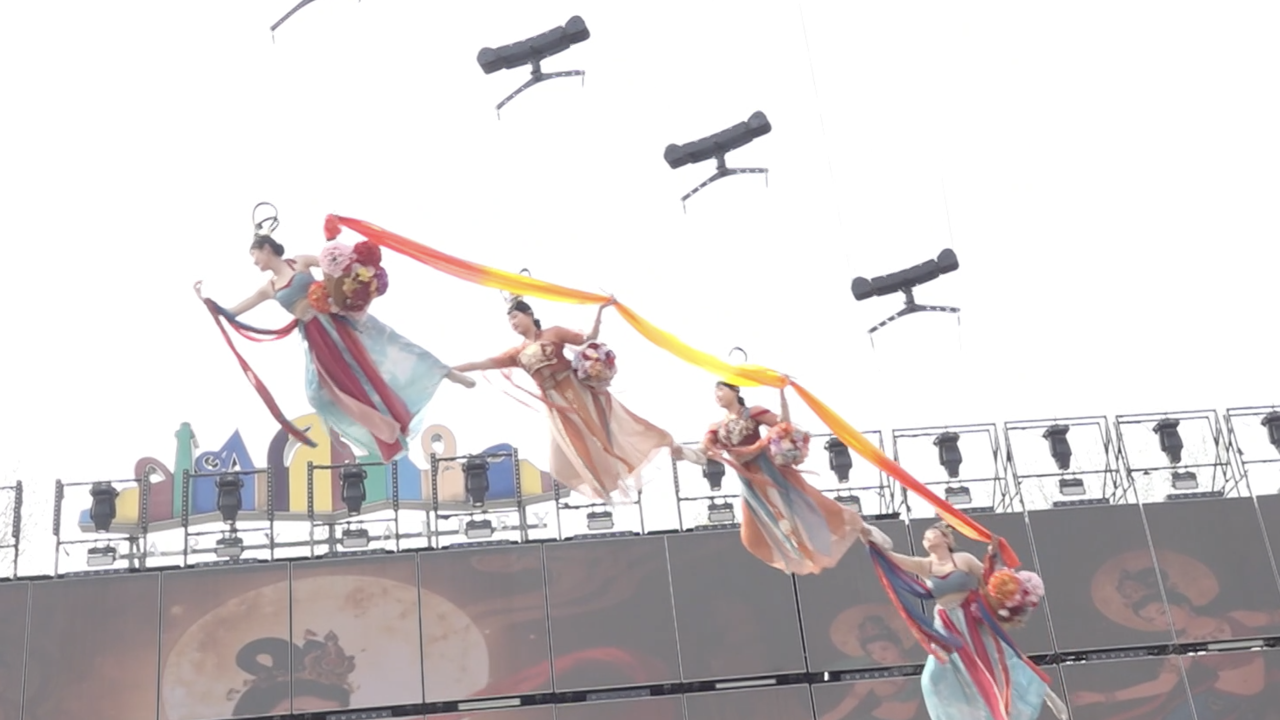 完美复刻壁画中的样子!在北京也能看到超美的“敦煌飞天” 完美复刻壁画中的样子!在北京也能看到超美的“敦煌飞天”