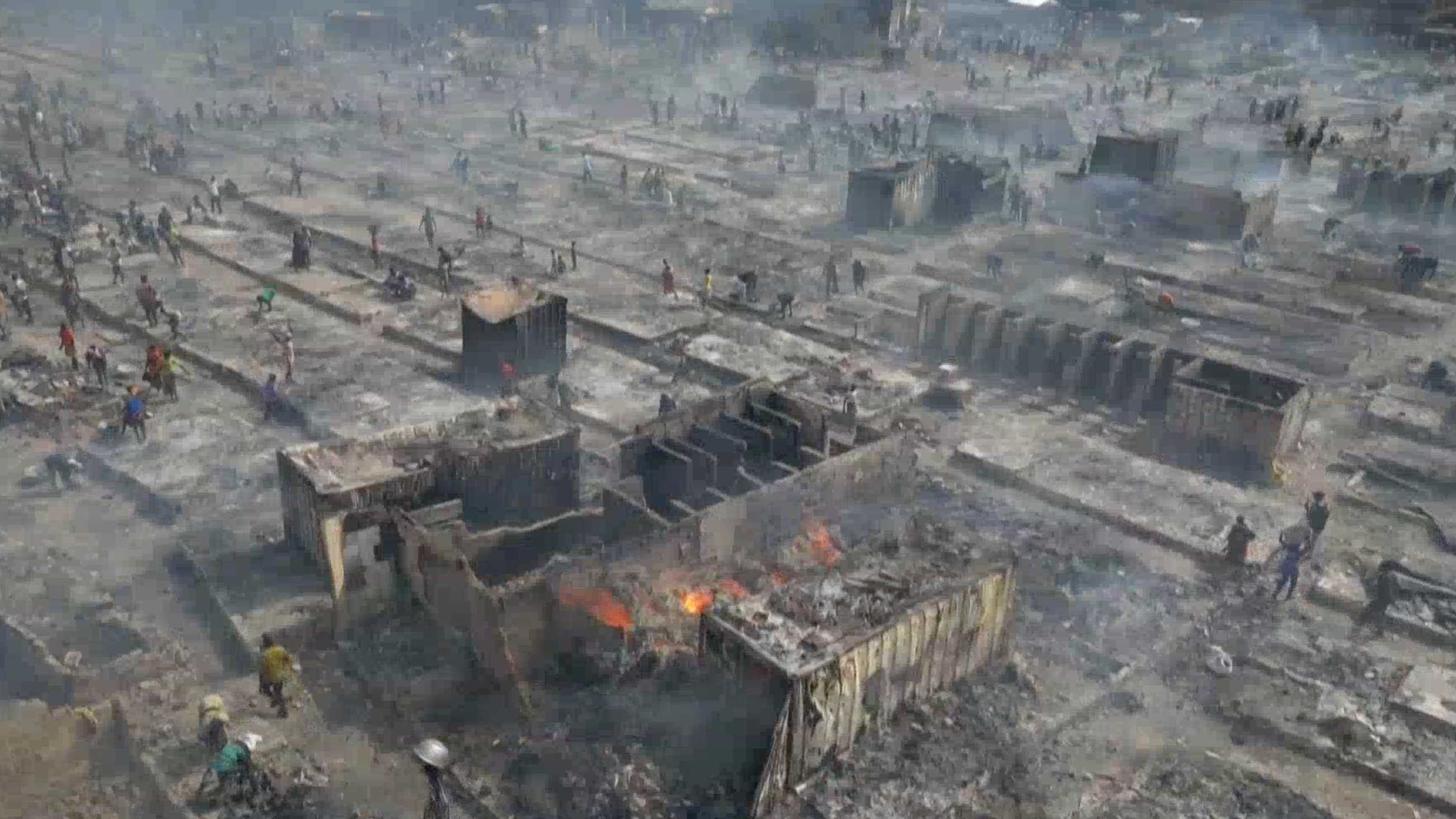 加纳最大的二手服装市场发生严重火灾 不排除人为纵火可能 加纳最大的二手服装市场发生严重火灾 不排除人为纵火可能