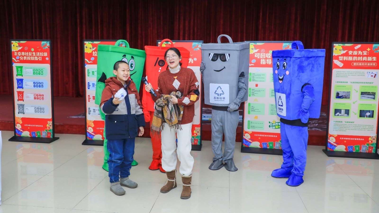 旧物乐交换 辞旧再迎新 ——垃圾分类跳蚤市场“趣”迎新年