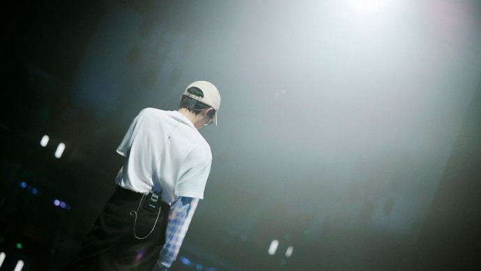 周深直播盛典彩排路透曝光 造型随性状态鲜活引全网期待 周深直播盛典彩排路透曝光 造型随性状态鲜活引全网期待