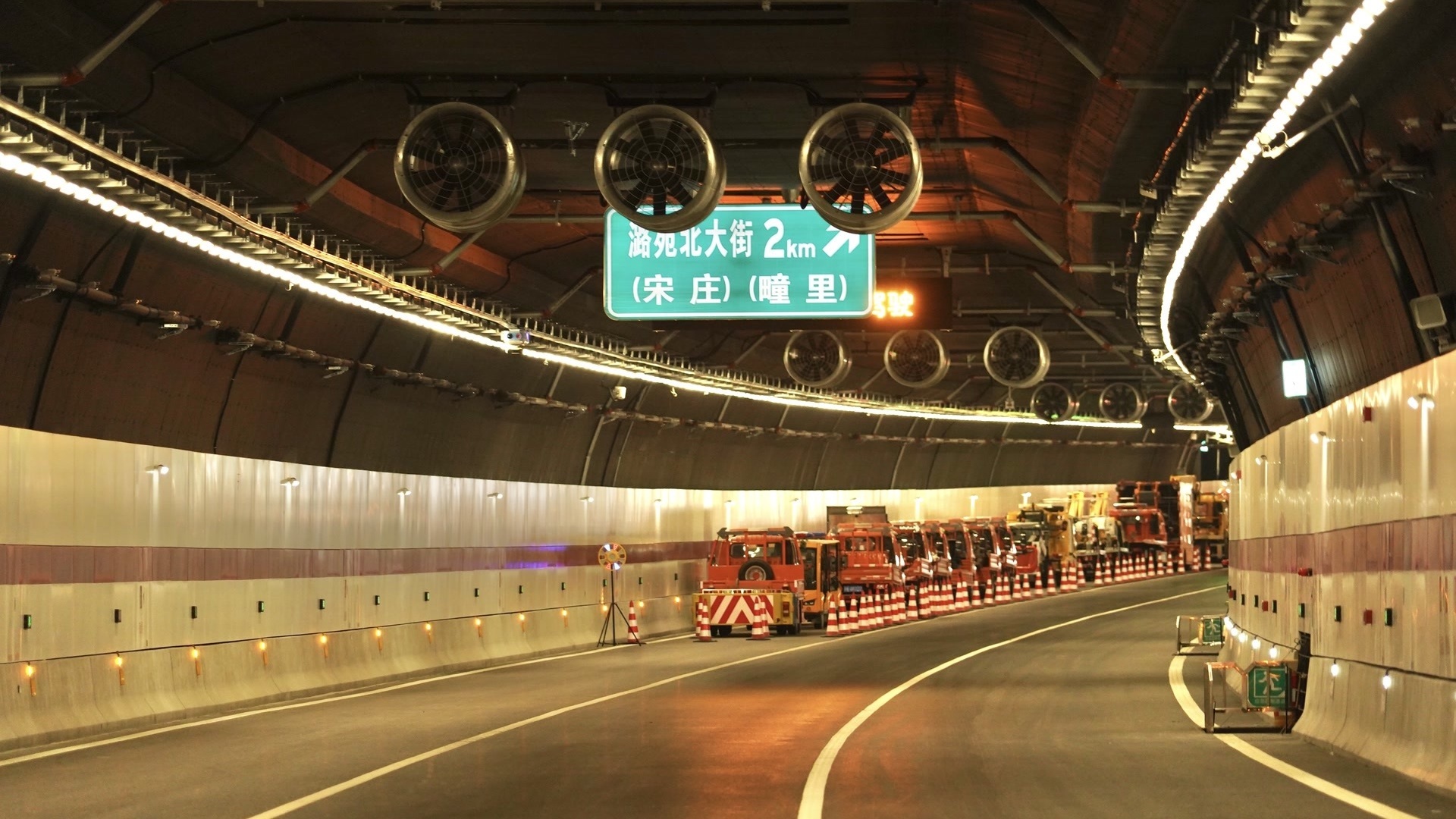 华北最长城市隧道！北京首座地下立交挖出“十车道”