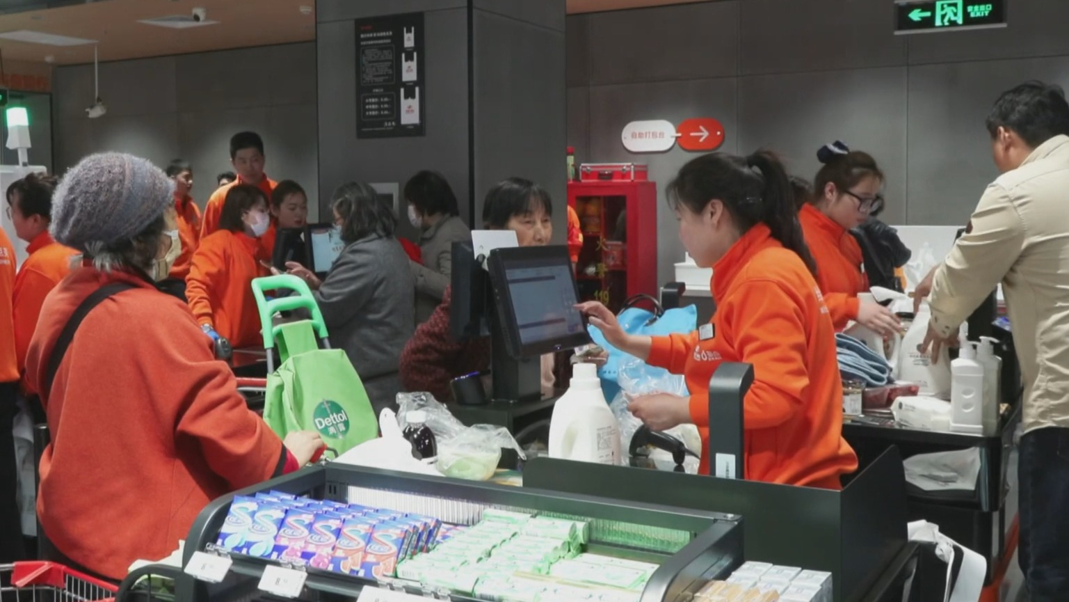 提振消费 优化环境 物美首家学习胖东来调改店开门迎客