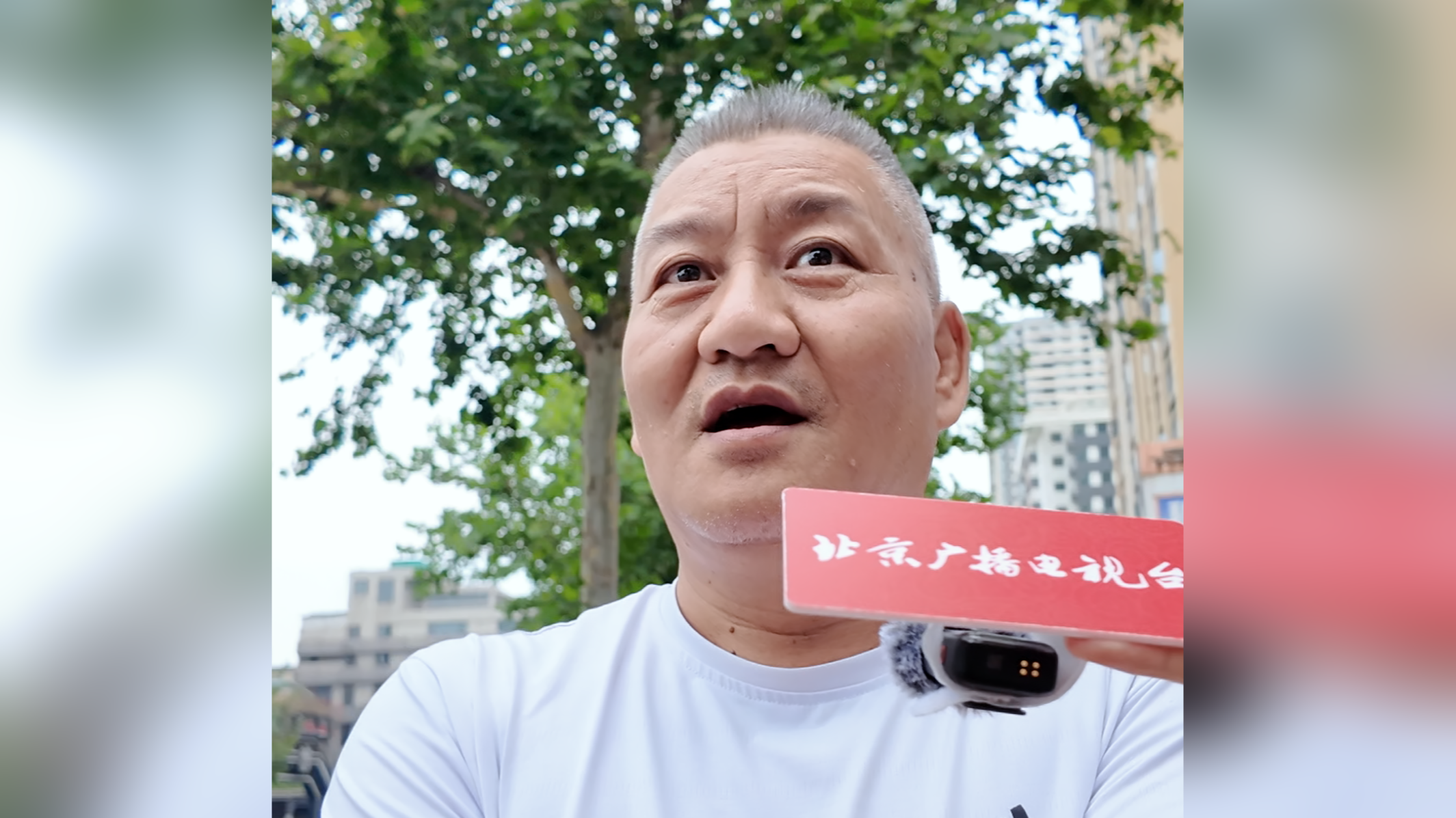 58岁“高考钉子户”梁实第29次高考，考完数学说不太满意