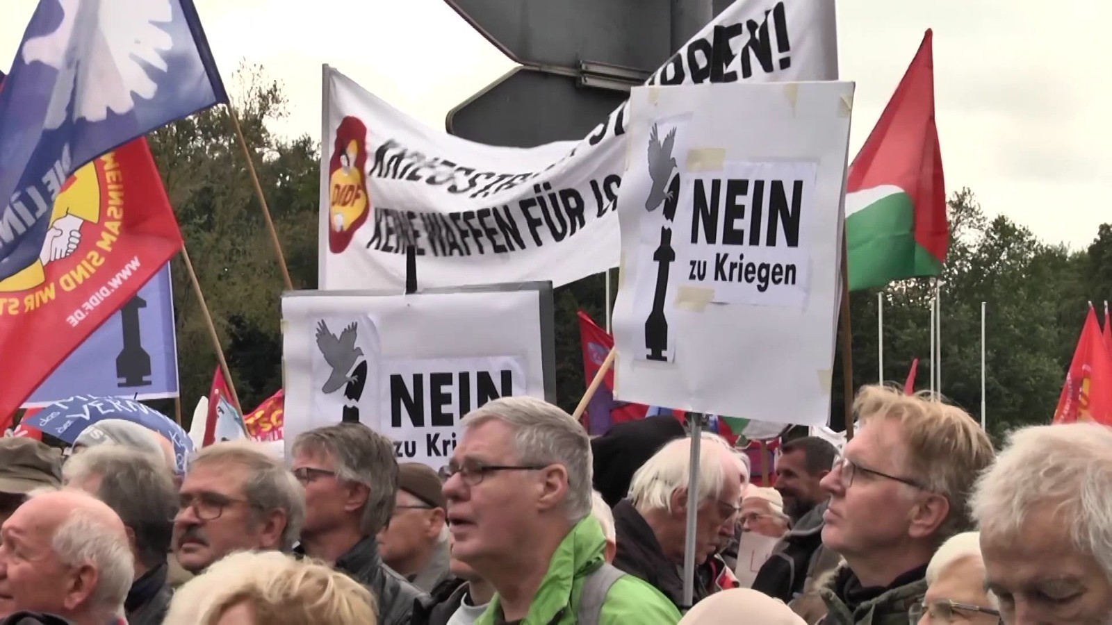 德国首都柏林举行反战集会 上万民众抗议美西方“拱火浇油” 德国首都柏林举行反战集会 上万民众抗议美西方“拱火浇油”