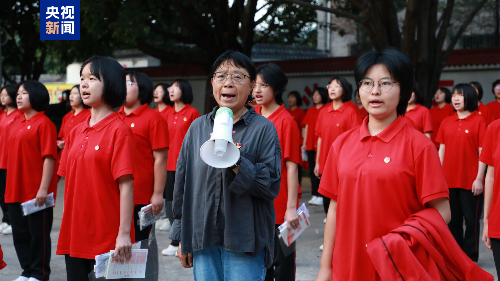 连续15年高考送考 张桂梅的小喇叭再次吹响高考冲锋号