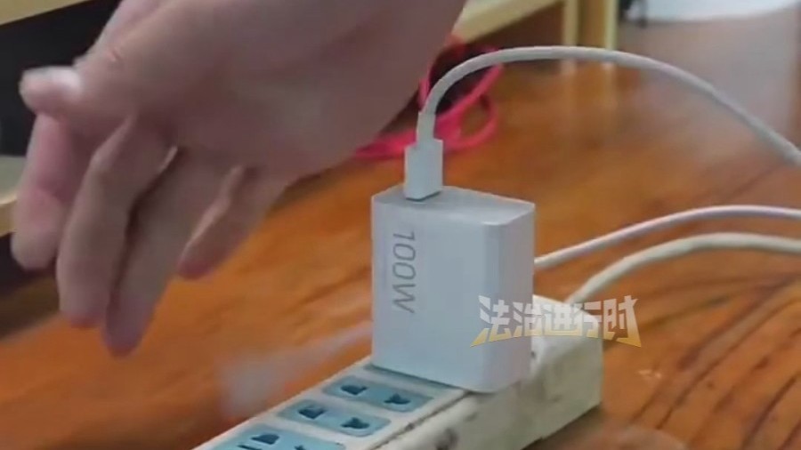 十一出行 手机充完电要及时拔掉电源！