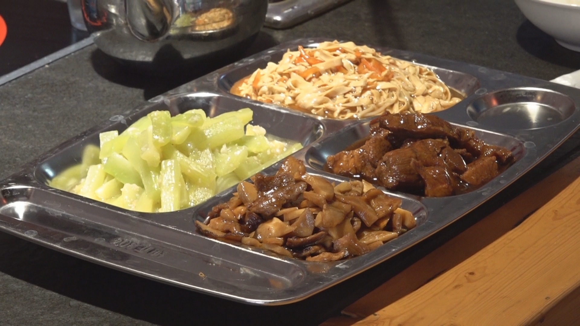 老年餐桌升级服务 打造一室多用“富享驿站”