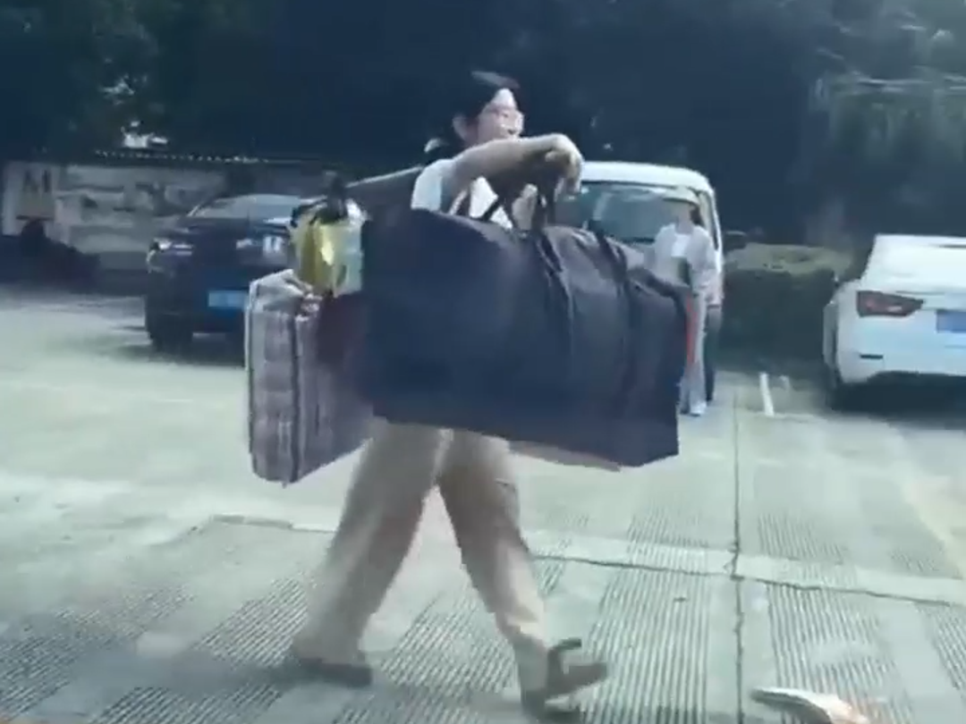 桂林灌阳县教育局表示:暂未收到“扁担女孩”刘燕的成绩信息 桂林灌阳县教育局表示:暂未收到“扁担女孩”刘燕的成绩信息