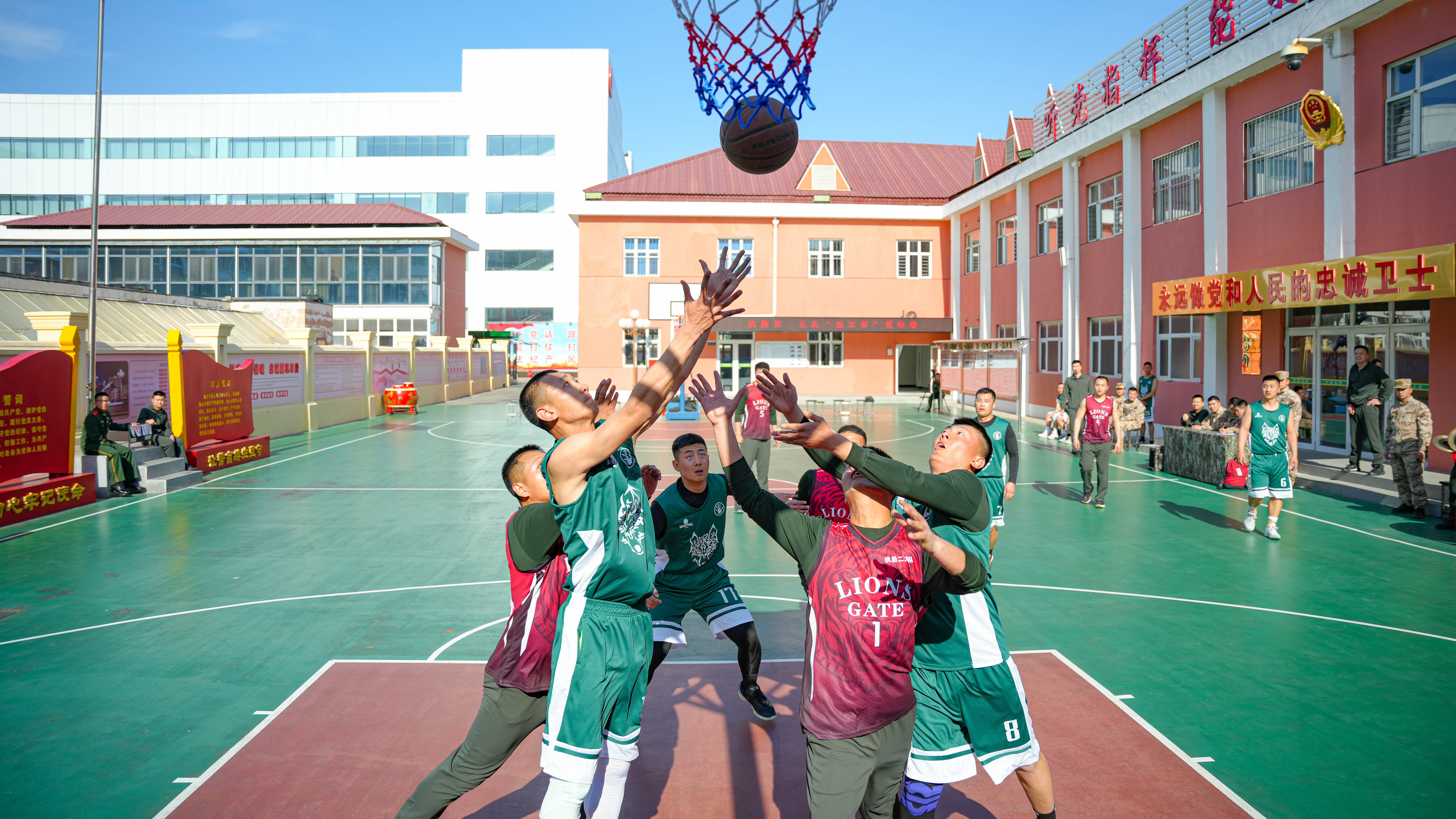 球场争锋展风采：天津武警强军杯篮球赛热血收官