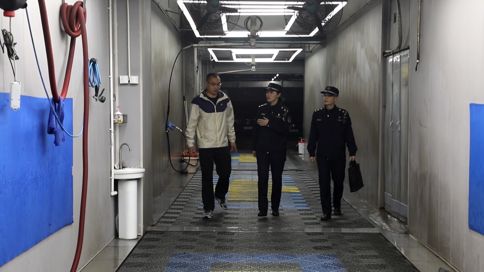 法治护航节水 北京城管水周入企指导洗车行业规范用水 法治护航节水 北京城管水周入企指导洗车行业规范用水