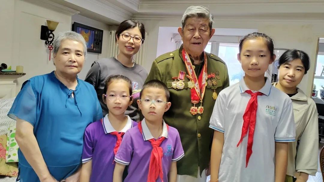 传承红色基因，聆听老党员讲党史故事