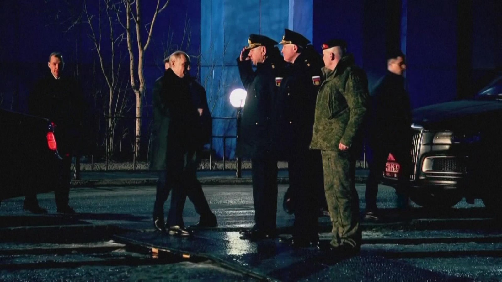 普京称“彼尔姆”号核潜艇下水意义重大 普京称“彼尔姆”号核潜艇下水意义重大