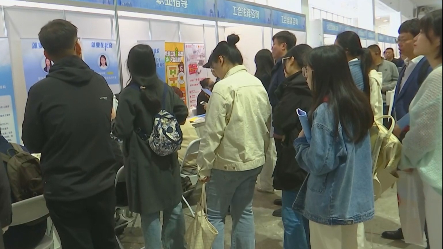 春季大型招聘会亮相老国展 汇聚近万个优质岗位
