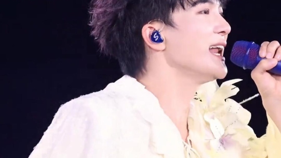 周深广州演唱会惊喜解锁粤语歌《真的爱你》