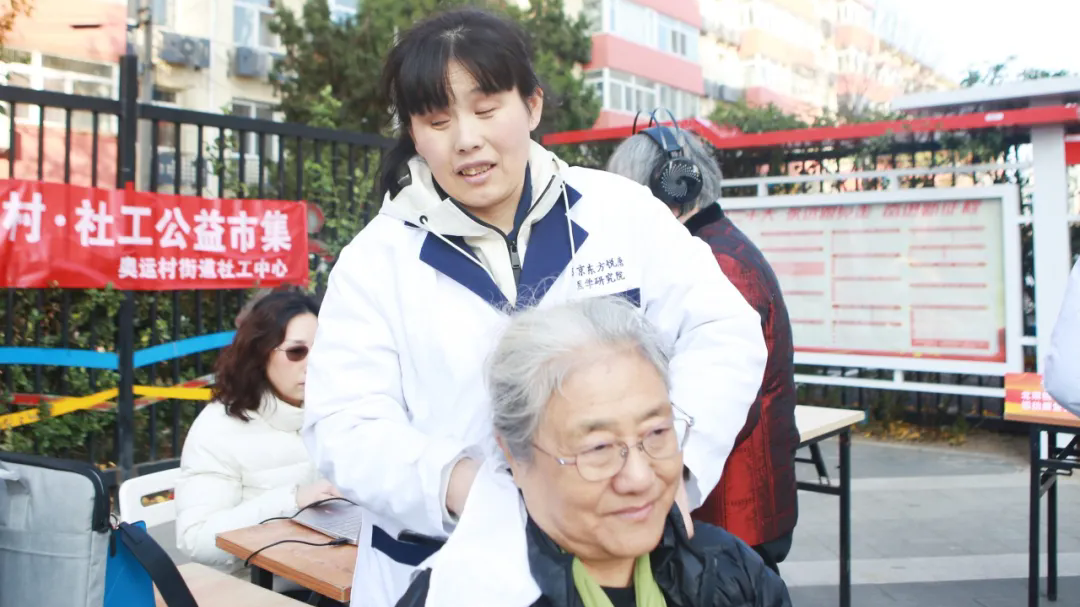 汇聚爱心 专业服务 “善行奥运村·社工公益市集”圆满落幕