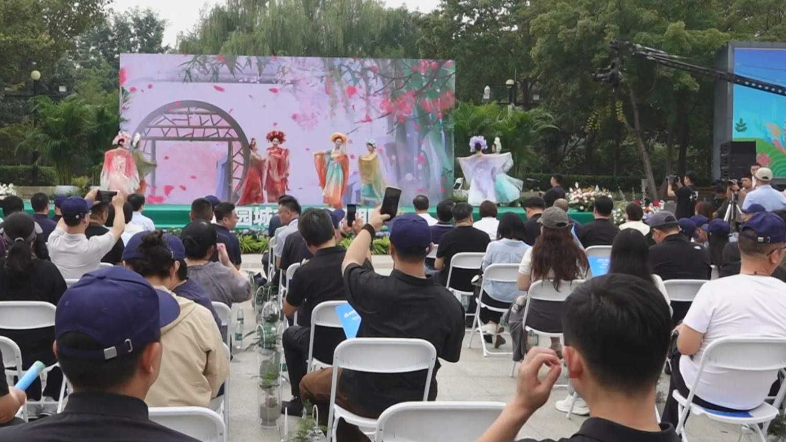 全市首批500个“花园阳台”将于年底前在朝阳区建成