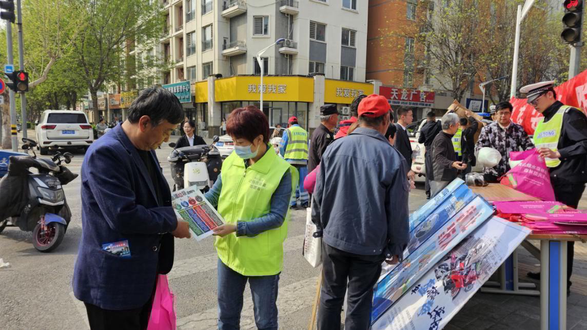 社区“国安日”里的绿色行动,掀起垃圾分类新热潮 社区“国安日”里的绿色行动,掀起垃圾分类新热潮