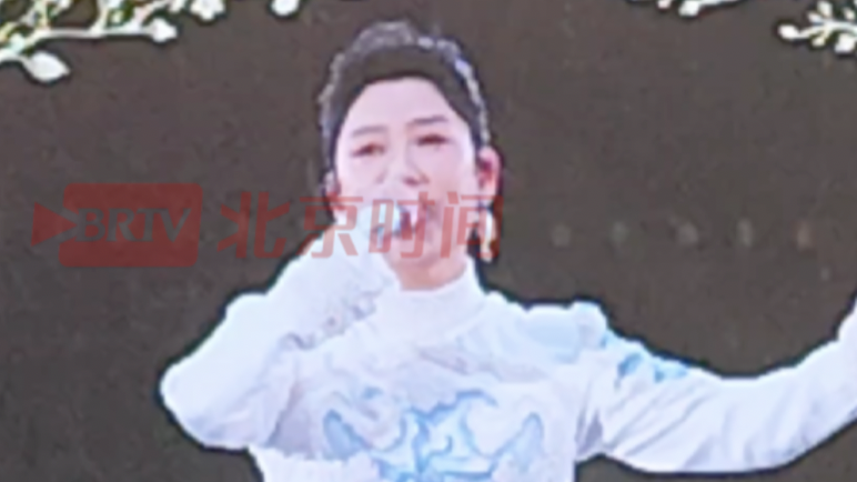 凤凰传奇“吉祥如意”2025演唱会北京站以一曲《光芒》震撼开场