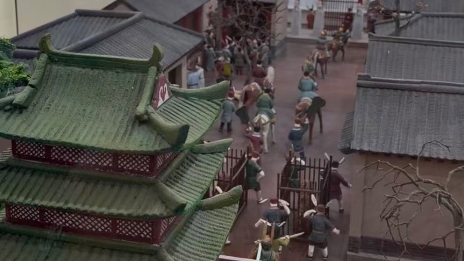 300个兔儿爷“话”北京 非遗传承三年打造八米长泥塑微景观 300个兔儿爷“话”北京 非遗传承三年打造八米长泥塑微景观