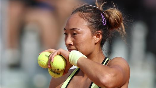 郑钦文今晚WTA500伦敦站首秀,排名跌至122位的她能在草地赛季触底反弹吗? 郑钦文今晚WTA500伦敦站首秀,排名跌至122位的她能在草地赛季触底反弹吗?