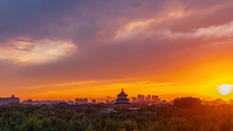 每一个步履匆匆的身影 都在一步步靠近春天