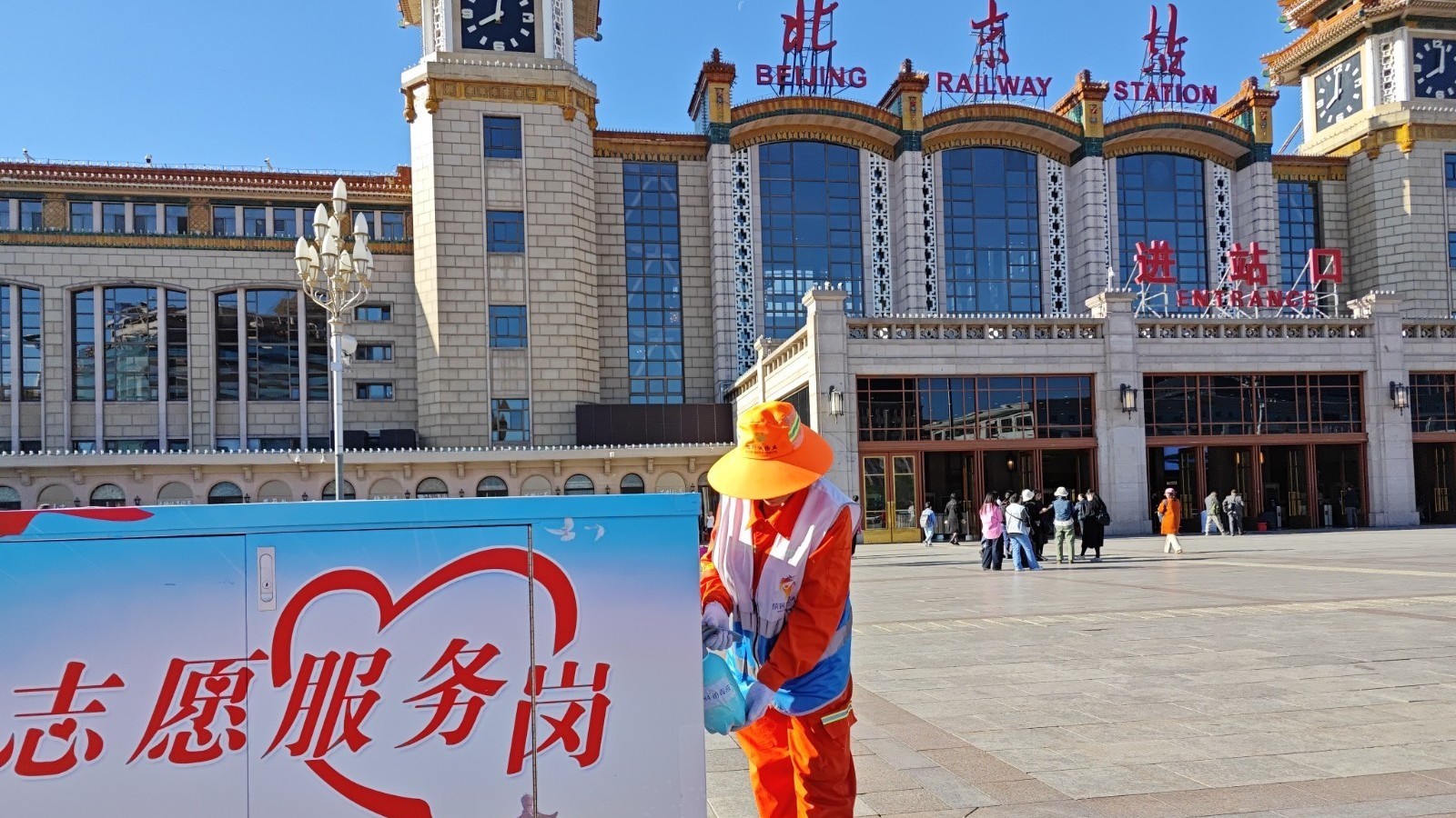美了！靓了！ 站区七大火车站焕新迎“五一”