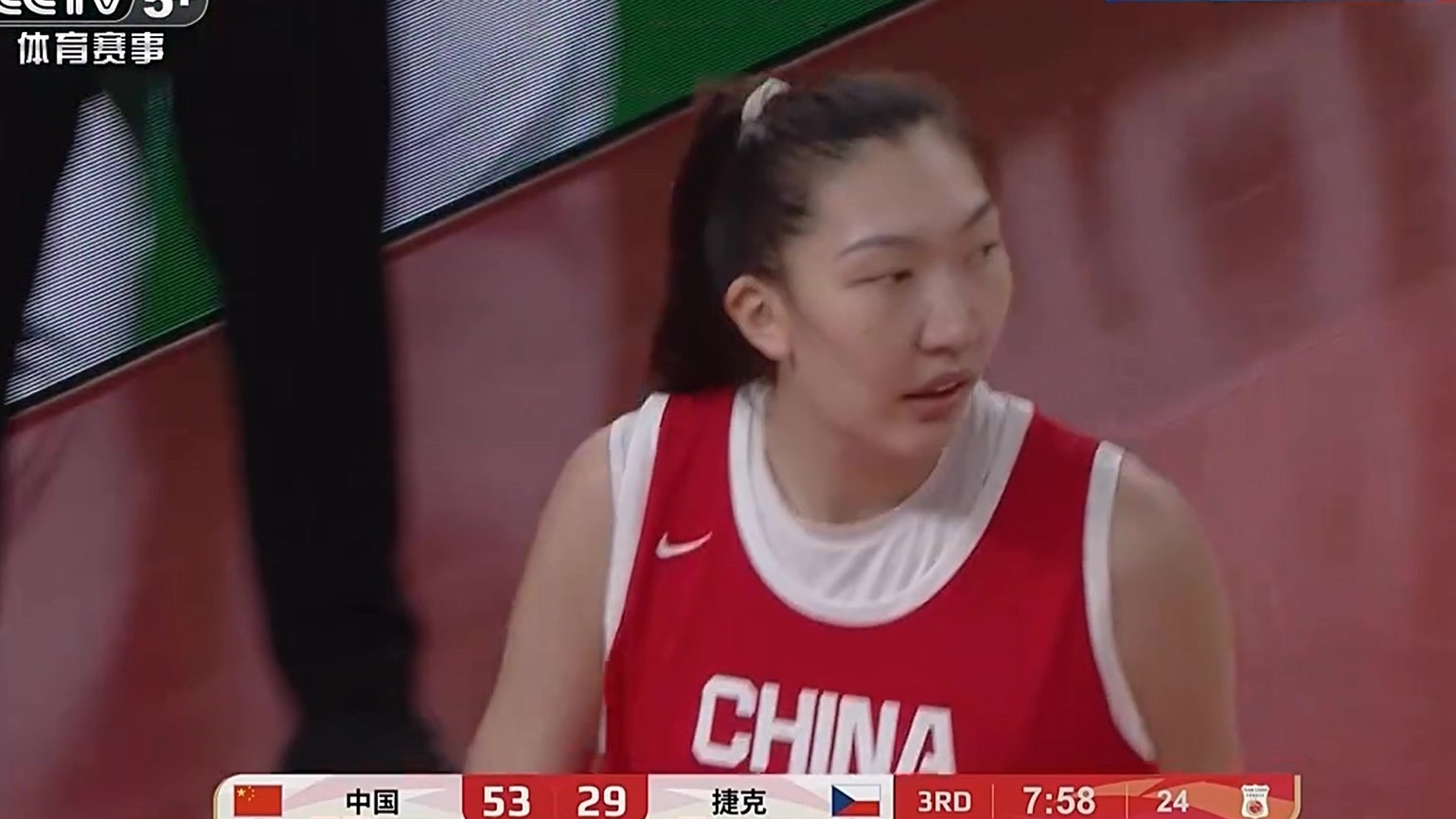 韩旭、李月汝归队 中国女篮热身赛大胜捷克队 韩旭、李月汝归队 中国女篮热身赛大胜捷克队