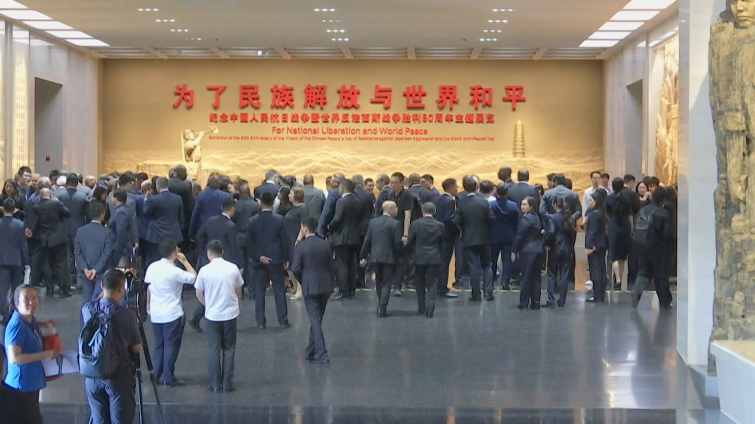 驻华外交官走进抗战馆 感受中国人民抗日战争波澜壮阔的雄壮史诗