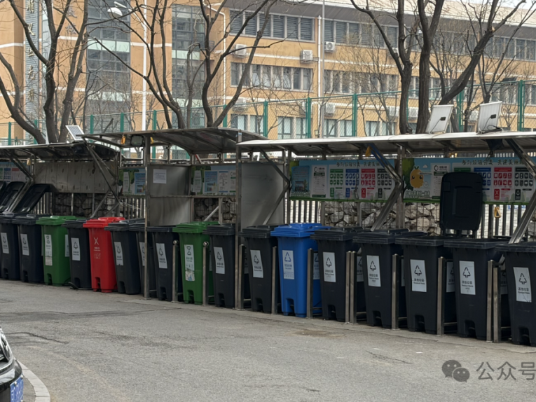 垃圾桶排长队?小区“撤桶并站”之后…… 垃圾桶排长队?小区“撤桶并站”之后……