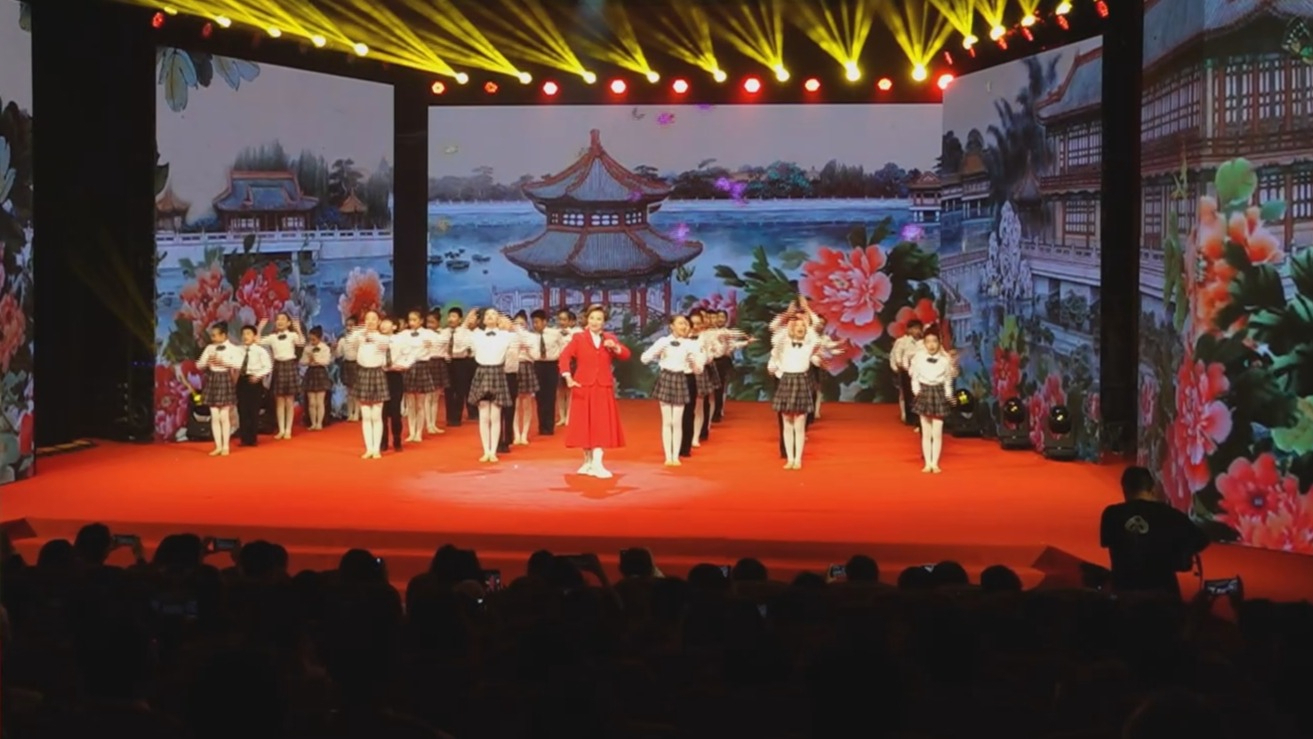 北京市举行庆祝第40个教师节主题汇演