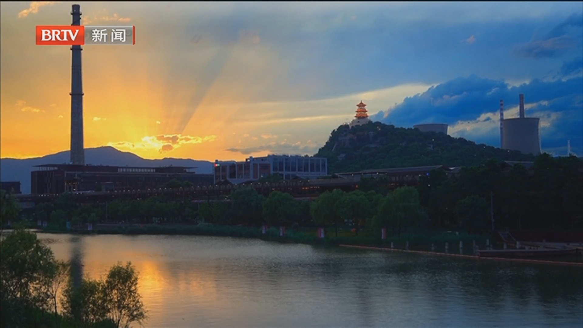 北京：流云追晚霞美景