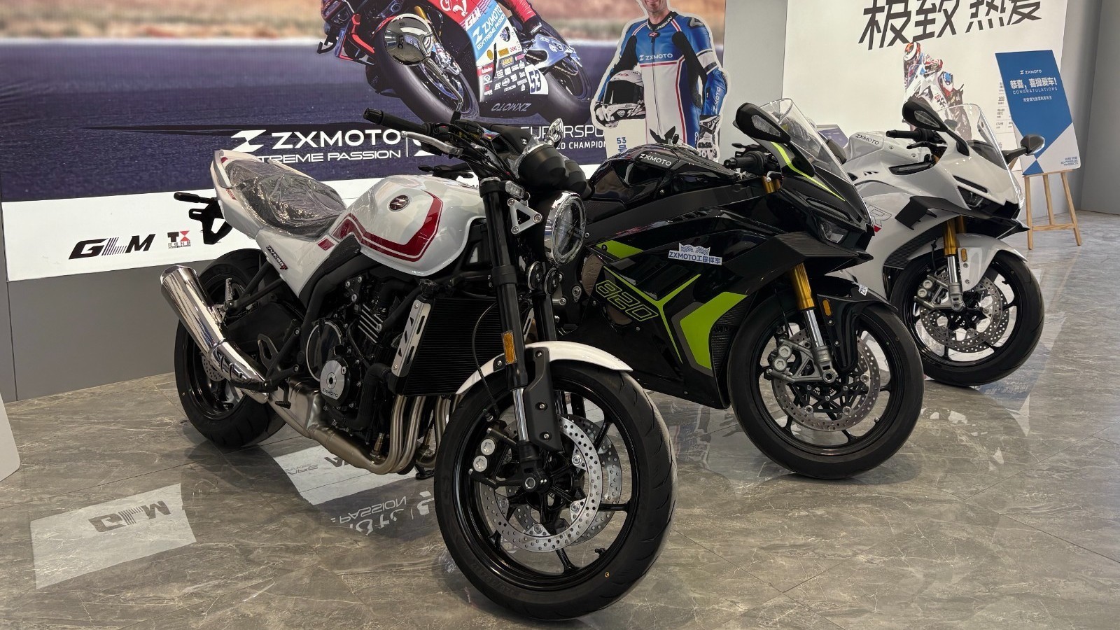 张雪机车门店探访：预定已排到8月，试驾同样有门槛