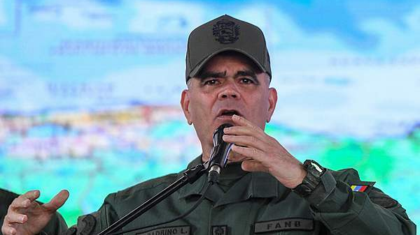 委防长指责美国袭击该国住宅区 委防长指责美国袭击该国住宅区