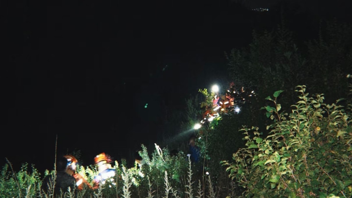 北京驴友惊魂一夜：40人被困网红野山凌晨获救