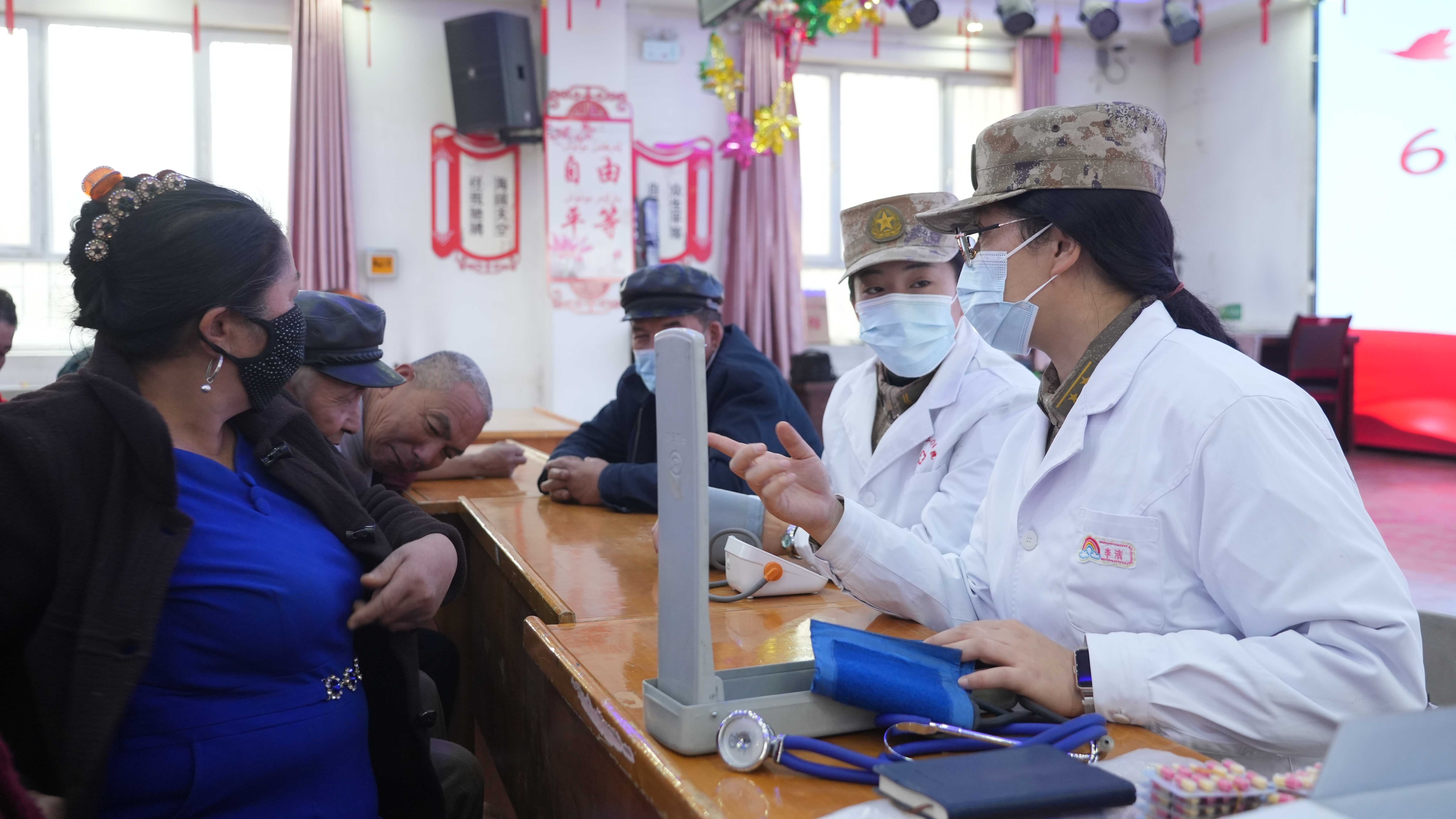 雷锋月！让“双拥之花”绽放在天山南麓