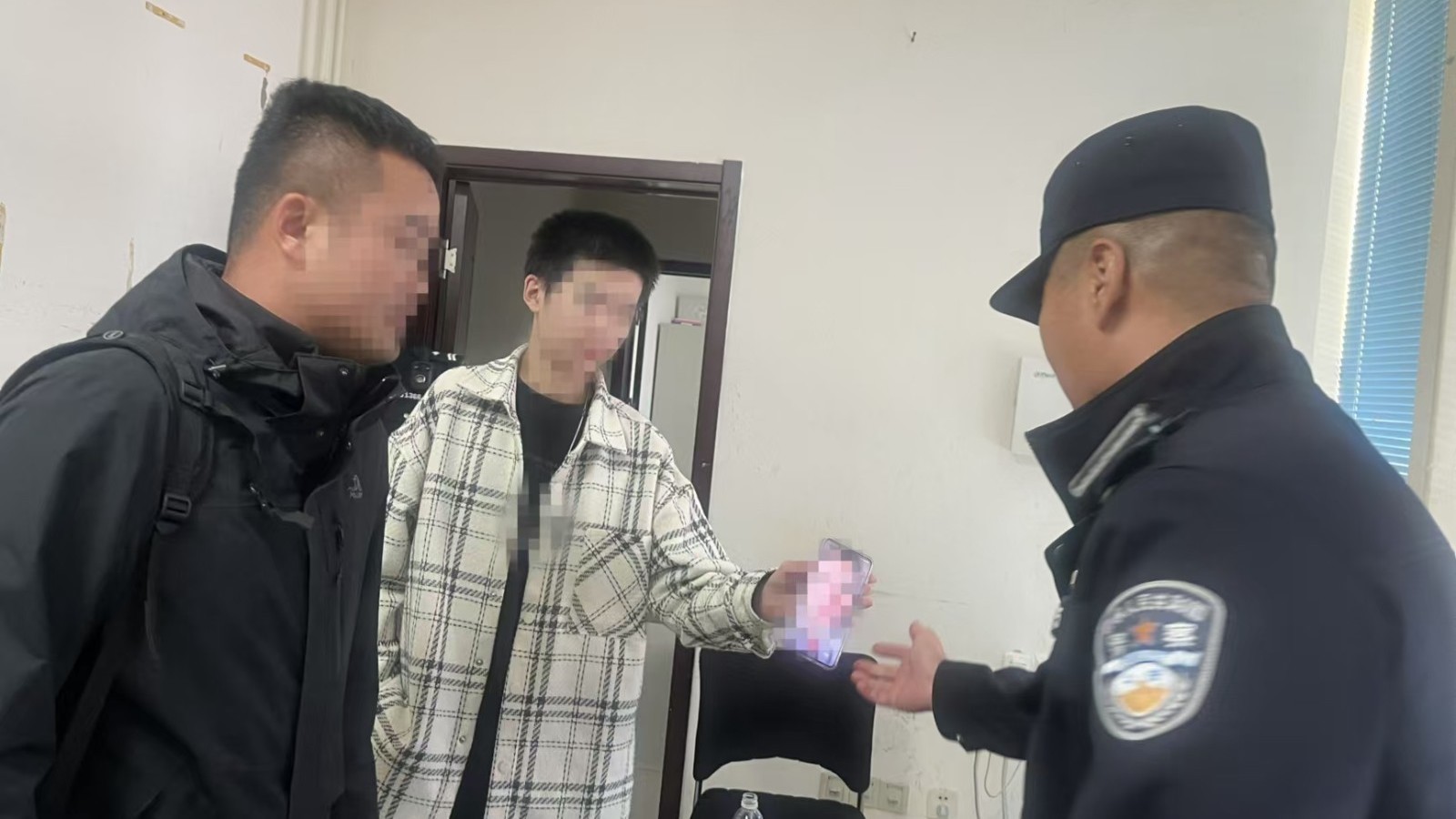 4名男孩厌学结伙离家出走铁警闻讯帮劝回