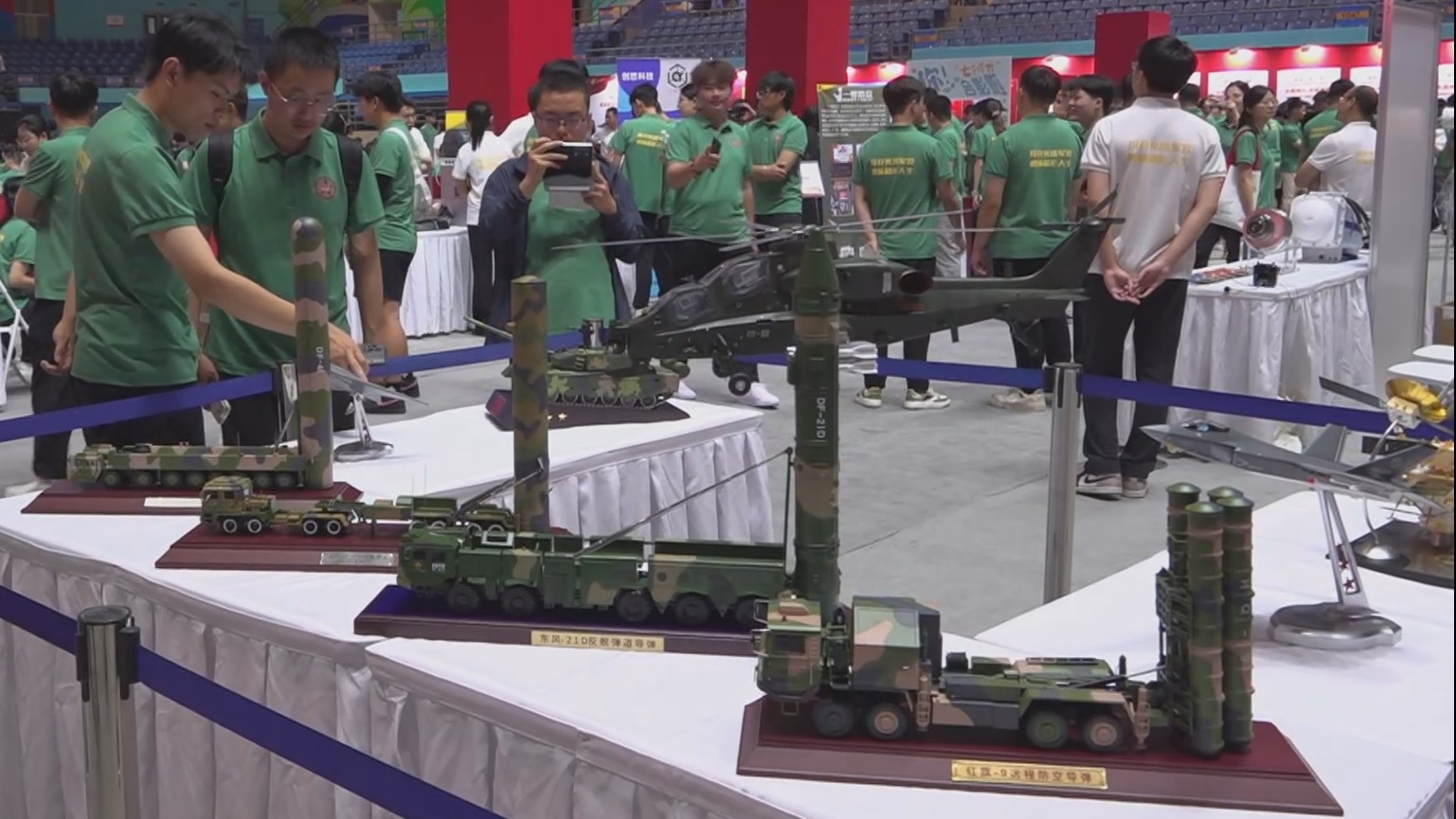 北京市举行国防教育暨征兵宣传进校园活动 北京市举行国防教育暨征兵宣传进校园活动