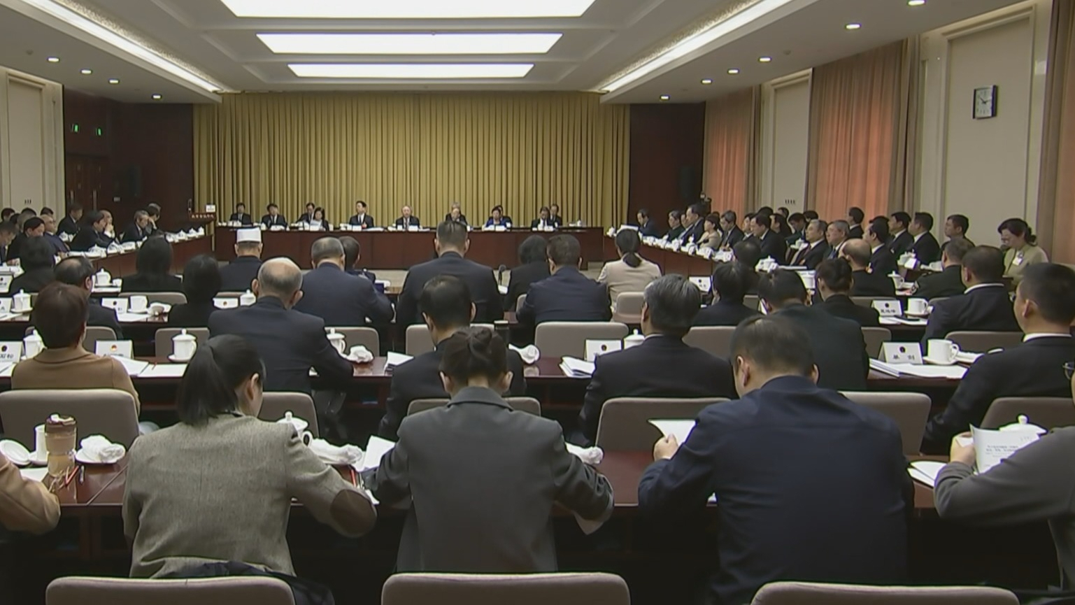 开局“十五五” 两会进行时丨市十六届人大四次会议主席团召开第四次会议 开局“十五五” 两会进行时丨市十六届人大四次会议主席团召开第四次会议
