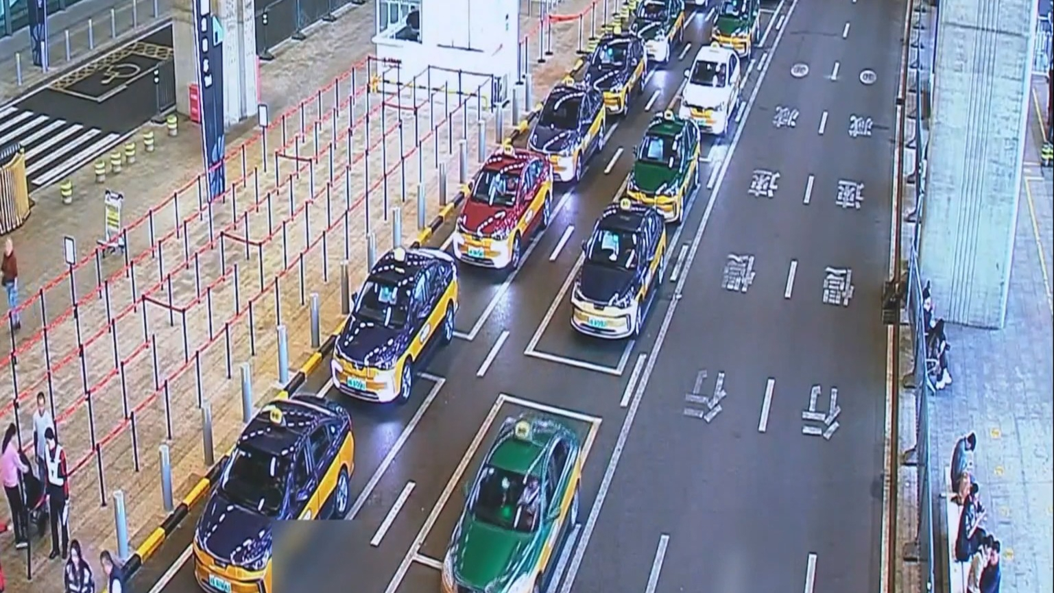 返程高峰日呈现“进多出少”特点 铁路公路民航全力应对大客流