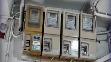 市民反映：装修换门 电表碍事想移走