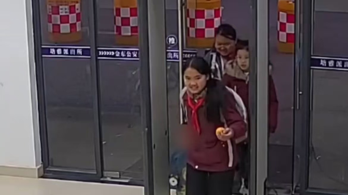 三名小学生捡到2岁走丢孩童#送到派出所 最终母子团聚 三名小学生捡到2岁走丢孩童#送到派出所 最终母子团聚