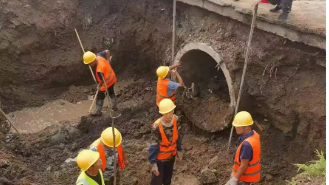 “汛”速行动 未诉先办 昌平区北七家镇连夜抢修八仙庄南桥涵