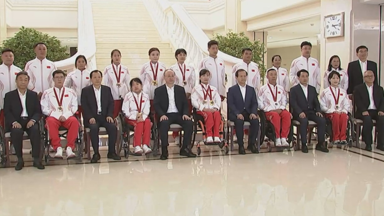 尹力会见参加第17届残奥会的北京运动员教练员代表