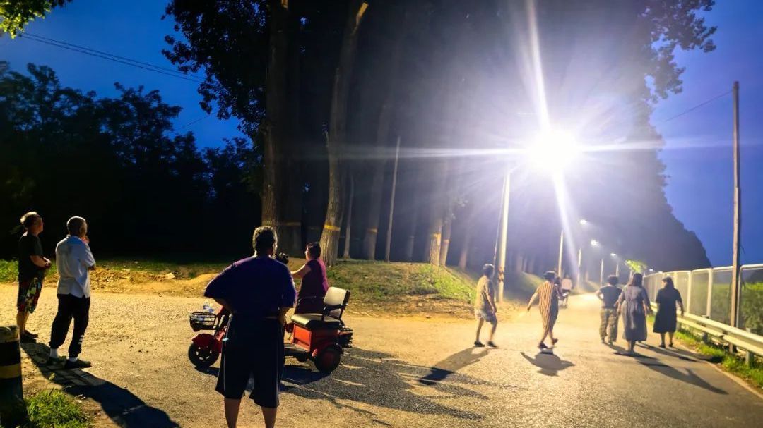 民有所呼 我有所应 安装“暖心灯” 照亮群众出行路 民有所呼 我有所应 安装“暖心灯” 照亮群众出行路