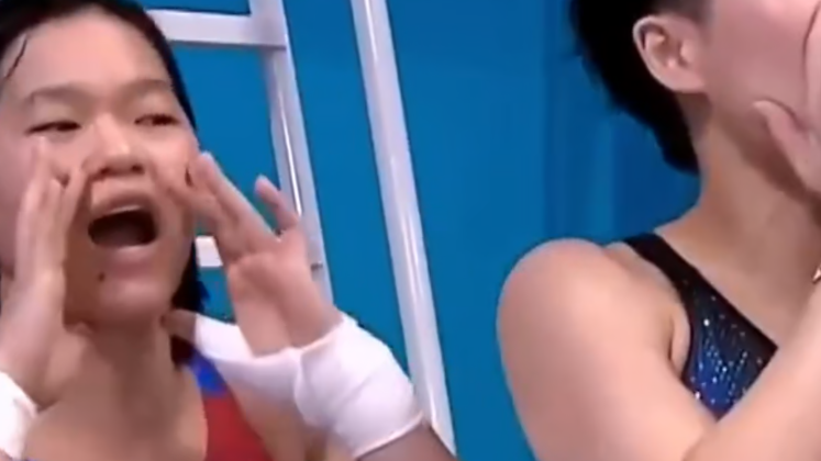 广东选手林珊以稳定发挥获得佳绩，队友全红婵、陈艺文在场下热烈欢呼