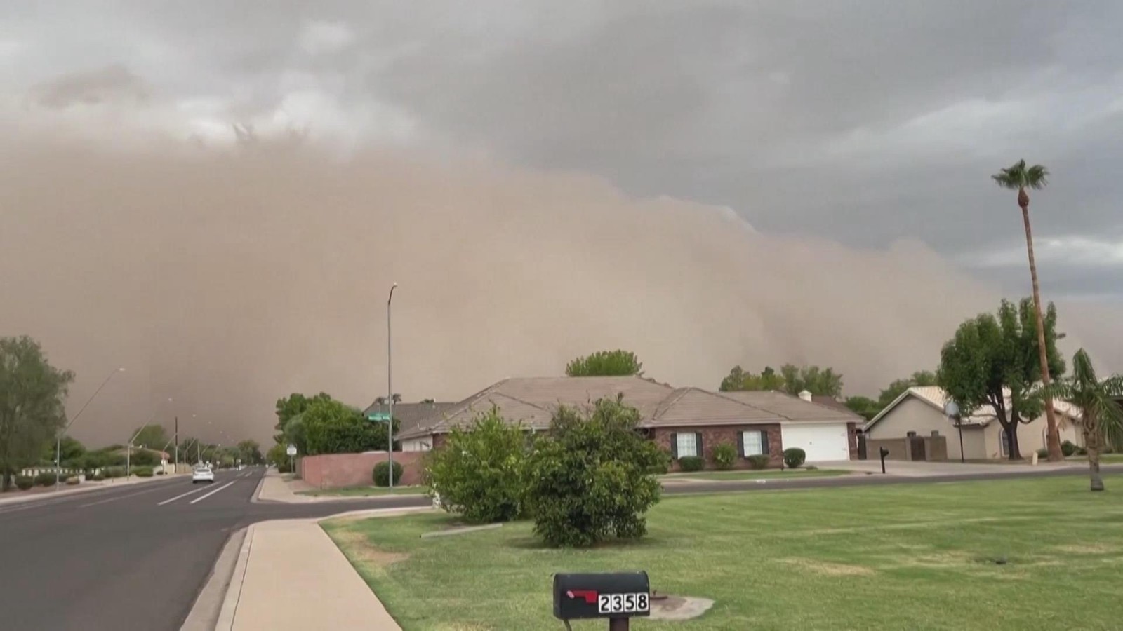 沙尘暴席卷美国西南部 “沙暴墙”令人生畏