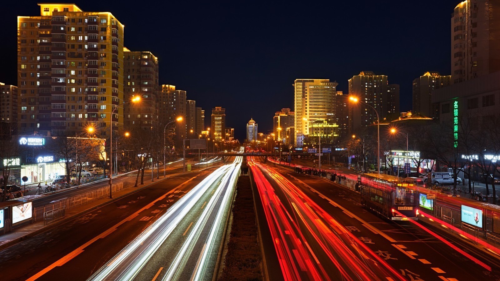 三环路（朝阳段）夜景实现全线亮灯