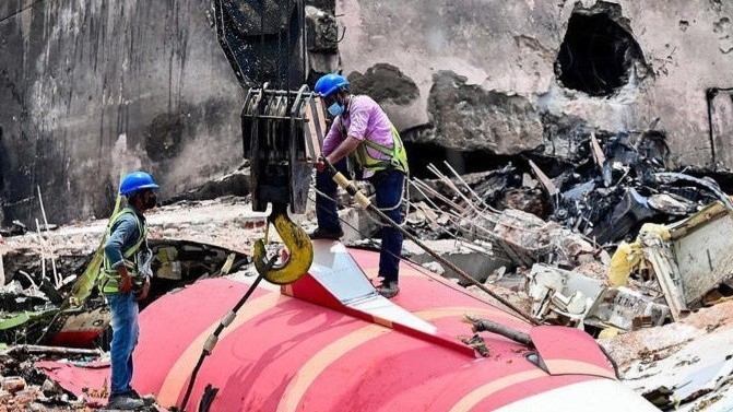 美国国家运输安全委员会:对印航空难原因下结论为时尚早 美国国家运输安全委员会:对印航空难原因下结论为时尚早