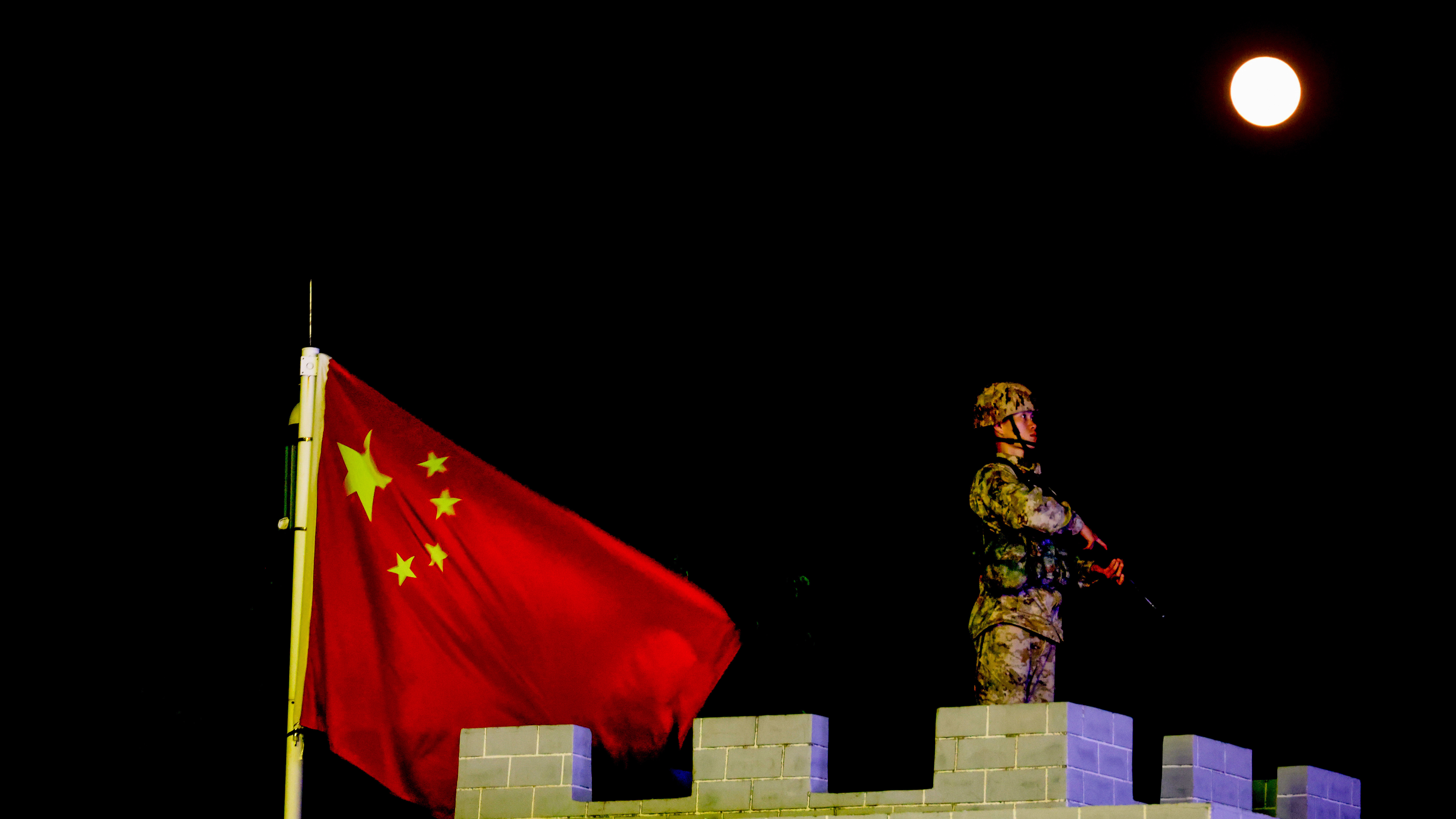 河口口岸，他们戍守边关筑忠诚